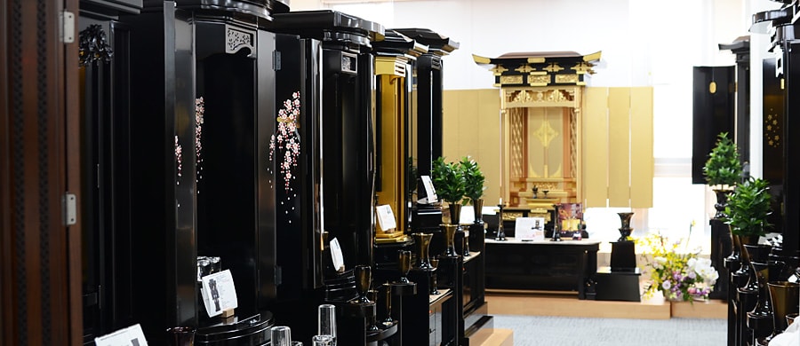 伝統仏壇を販売している誓願堂信濃町店